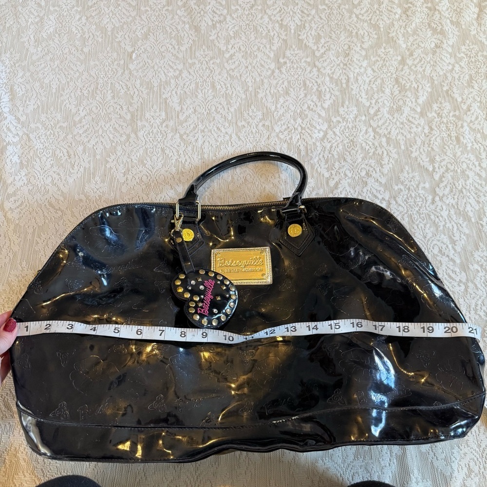 Betseyville Betsey Johnson patent vegan leather embossed travel bag - Picture 6 of 12
